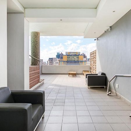 Backup-Powered Luxury Ny City Apartment At Table Mountain Cape Town Exterior photo