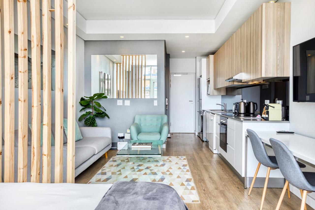 Backup-Powered Luxury Ny City Apartment At Table Mountain Cape Town Exterior photo